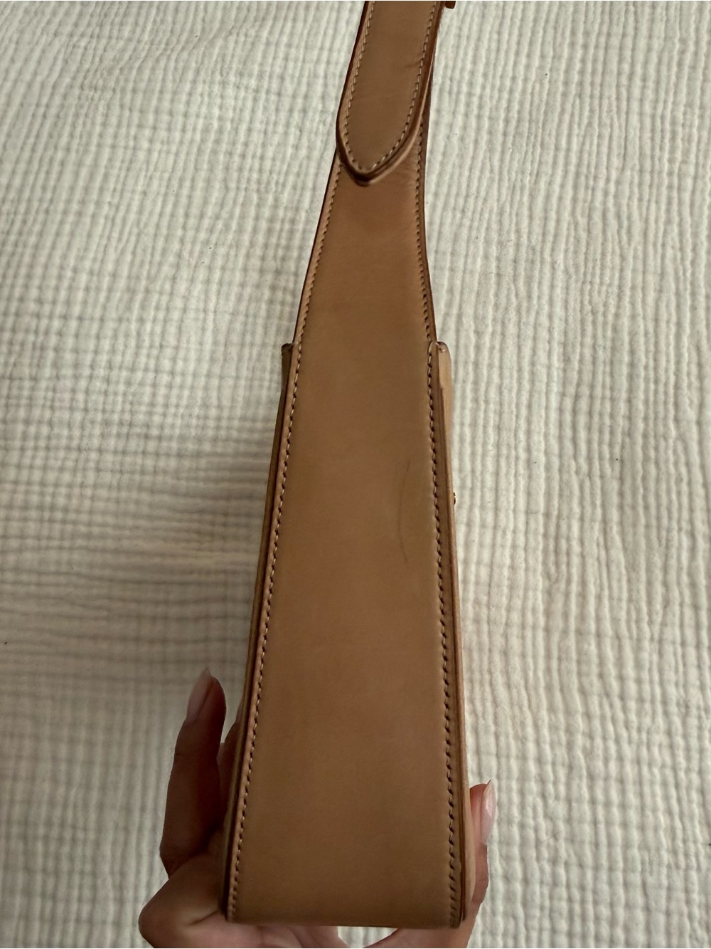 Saint Laurent Tan Leather Shoulder Bag with Gold YSL Hardware - Picture 3 of 10